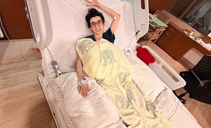 હૃતિક રોશનની ગર્લફ્રેન્ડ હૉસ્પિટલમાં દાખલ:ખતરનાક ઇન્ફેક્શનના લીધે 14 દિવસમાં સબા આઝાદનું 4 કિલો વજન ઘટ્યું, એક્ટ્રેસે પીડા વ્યક્ત કરી