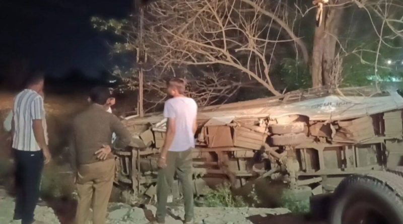 રાજકોટ: સગાઇમાંથી પરત ફરતી વખતે બસ પલટી, ખુશીની જગ્યાએ અફરાતફરી સર્જાઇ