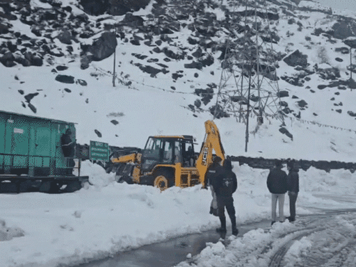 યુપી-એમપી અને રાજસ્થાનમાં આગામી 3 દિવસ વરસાદ:જમ્મુ-કાશ્મીરના પૂંછમાં હિમપ્રપાત, 20 વાહનોને બચાવ્યા