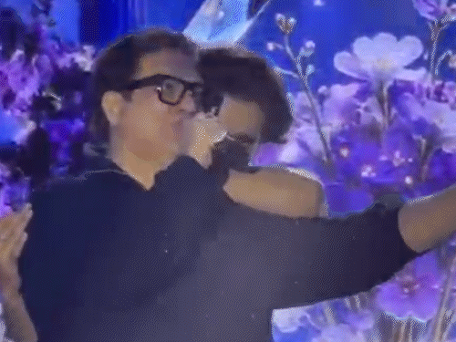 પિતાને ગાતા જોઈ અમાલ મલિક સ્ટેજ પર રડી પડ્યો:ડબુ મલિકના સંઘર્ષને પ્રેરણા ગણાવી; પરિવાર સાથે છેડો ફાડવા પર મોટો ખુલાસો કર્યો