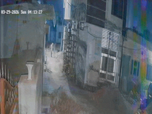 પંજાબ- બરનાલામાં જેકથી ઉંચી કરાઈ રહેલી બિલ્ડિંગ ધરાશાયી:અંદર સૂઈ રહેલા 3 લોકો કાટમાળ નીચે દટાઈ જવાથી મોત; VIDEO સામે આવ્યો