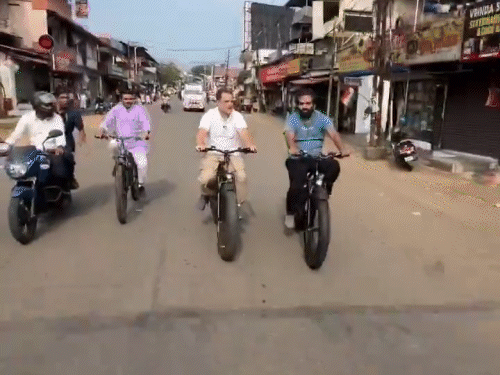 રાહુલે કહ્યું- કેરળમાં મહિલા મુખ્યમંત્રીની આતુરતાથી રાહ:હિમંતાએ કહ્યું- આસામને આસમાન સુધી લઈ જવાનું છે, Gen-Z અમારી સાથે