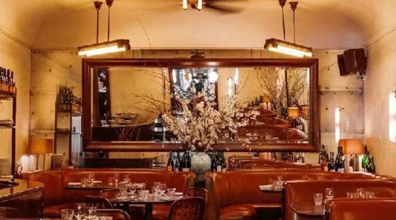 ન્યૂયોર્કની રેસ્ટોરન્ટ્સમાં હવે ‘રિઝર્વેશન વોર’:મનપસંદ ટેબલ જોઈતું હોય તો મેમ્બરશિપ તરીકે 23 લાખ રૂપિયા સુધીની ફી ચૂકવવી પડી રહી છે