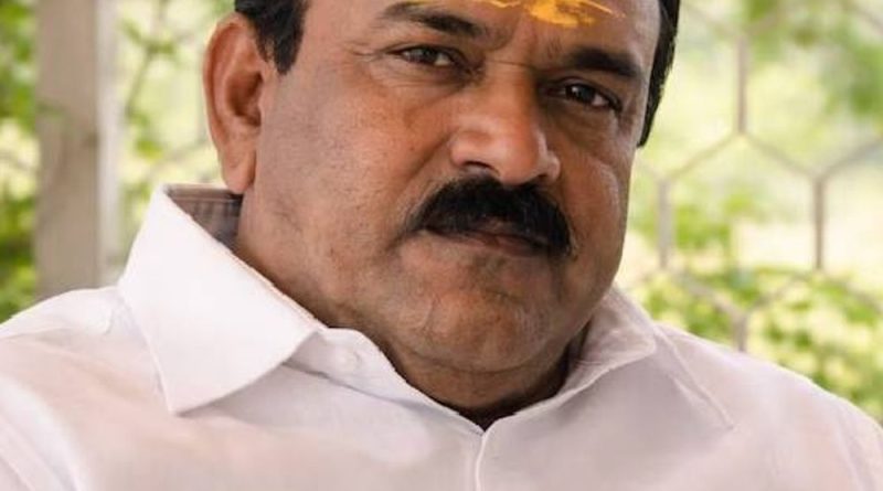 નાસિકનો 10 ધોરણ નાપાસ ઢોંગી બાબા:પૂજાના નામે મર્સિડીઝ અને 6 કરોડ રૂપિયા પડાવ્યા, છોકરીઓ સપ્લાય કરવાનો પણ આરોપ