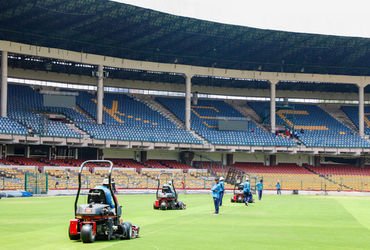 11 ક્રિકેટ ચાહકોની યાદમાં ચિન્નાસ્વામી સ્ટેડિયમમાં 11 સીટ હંમેશા ખાલી રહેશે, મૃતકોને RCBની શ્રદ્ધાંજલિ