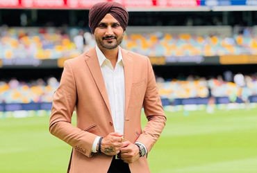 IPLમાં કોમેન્ટ્રી બદલ હરભજન ટ્રોલ, સેહવાગ-સિદ્ધુ અને આકાશ ચોપરા પણ લપેટાયા, શાબ્દિક યુદ્ધ છંછેડાયું