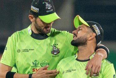 પાકિસ્તાન સુપર લીગ 2026 વિવાદ: શાહીન આફ્રિદી અને સિકંદર રઝા વિઝિટર્સને જબરદસ્તી રૂમમાં લઈ ગયા…