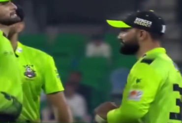 VIDEO:  PSLમાં ફરી મોટો કાંડ, પાકિસ્તાનના બે સ્ટાર ખેલાડી બોલ ટેમ્પરિંગ કરતાં કેમેરામાં કેદ
