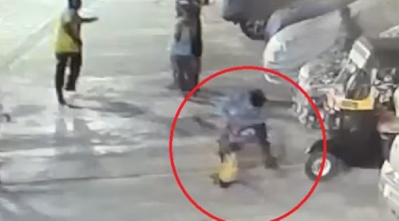 4 વર્ષના માસૂમ સાથે હૃદયકંપાવતી ઘટના:રીક્ષામાં માર માર્યો, હવામાં ઉછાળીને માથાભેર જમીન પર પછાડ્યો, આરોપીએ અંગત વિવાદનો આમ બદલો લીધો