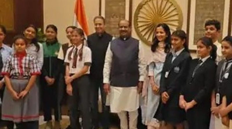 16 બાળકોને દૈનિક ભાસ્કર જુનિયર એડિટરનો નેશનલ એવોર્ડ:10 રાજ્યોના 80 હજાર વિદ્યાર્થીઓ સામેલ થયા, લોકસભા અધ્યક્ષ ઓમ બિરલાને મળ્યા વિનર્સ