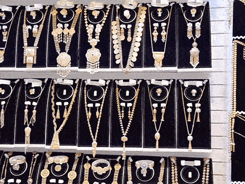 ચાંદી આજે ₹1,214 વધીને ₹2.51 લાખ પર પહોંચી:સોનું ₹347 વધીને ₹1.52 લાખ પ્રતિ 10 ગ્રામ થયું, આ વર્ષે ₹19 હજાર વધી ચૂક્યું છે