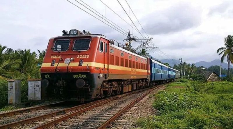 Indian Railways Rule :  રાત્રે ટિકિટ વગર ટ્રેનમાં મુસાફરી કરી રહ્યા છો? શું TTE તમને નીચે ઉતારી શકે, જાણો