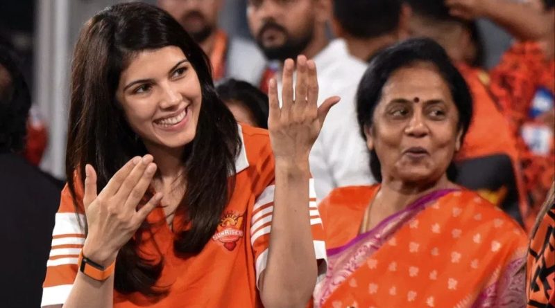 Breaking News: કાવ્યા મારનને કોણે આપ્યું ગુલાબ ? SRHની જીત બાદ વ્યક્ત કર્યો પોતાનો પ્રેમ, જુઓ Video