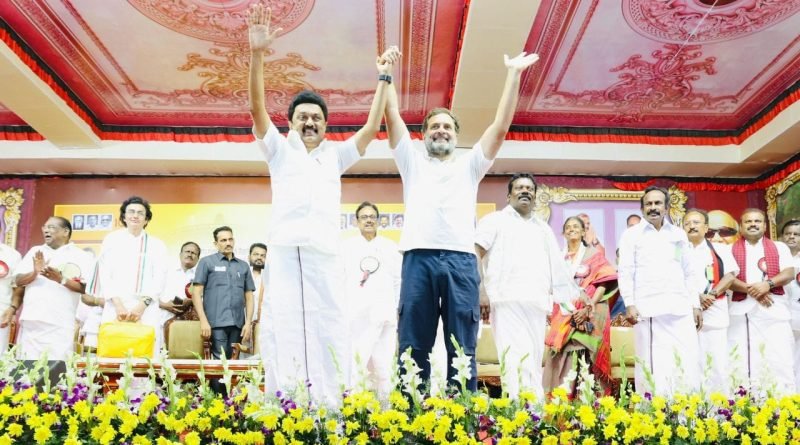 પિતાએ 3 લગ્ન કર્યા, જેલમાં રહી કોલેજના છેલ્લા વર્ષની પરીક્ષા આપનાર એમ.કે. સ્ટાલિનનો પરિવાર જુઓ