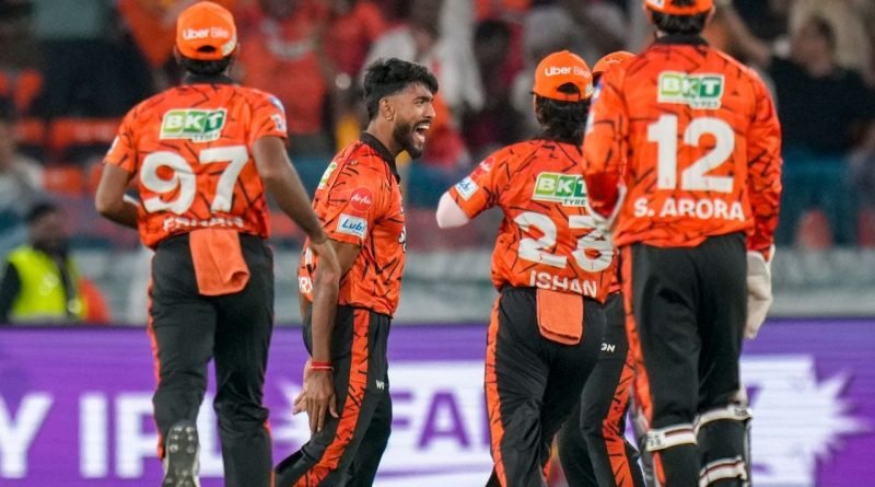 IPL ડેબ્યૂની પહેલી જ ઓવરમાં ઇતિહાસ રચનાર પ્રફુલ હિંગેનો પરિવાર જુઓ