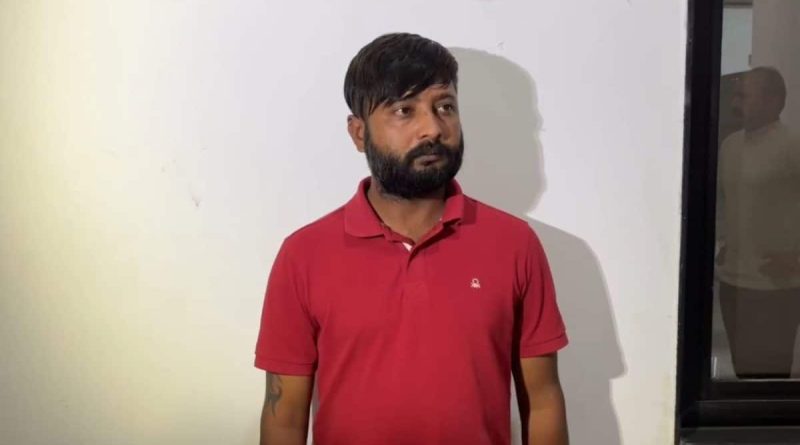 ક્લિનિકમાં બલ્બ હોલ્ડરમાં સ્પાઈ કેમેરો લગાવી આપત્તિજનક વીડિયો બનાવતા ડોક્ટર-મીડિયાકર્મીની ધરપકડ