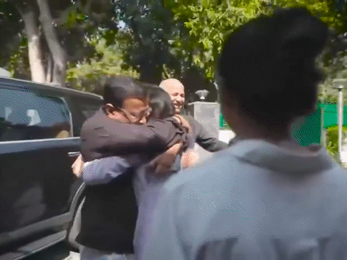 લીકર પોલિસી કેસ- કેજરીવાલ હાઈકોર્ટમાં આજે પોતે પક્ષ રજૂ કરશે:જસ્ટિસ સ્વર્ણ કાંતાને કેસમાંથી અલગ કરવાની માંગ; નિષ્પક્ષતા પર સવાલો ઉઠાવ્યા