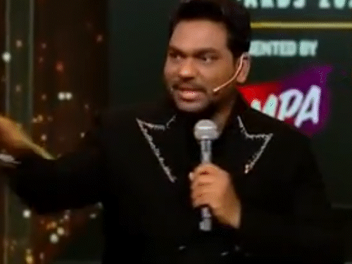 ‘ધુરંધર’થી બધાને બળતરા તો થઈ છે’:ઝાકિર ખાને બોલિવૂડ પર કટાક્ષ કર્યો; કહ્યું- બોમ્બ લ્યારીમાં ફૂટ્યો, પણ ધુમાડો બાંદ્રાથી જુહુ સુધી ઉડ્યો