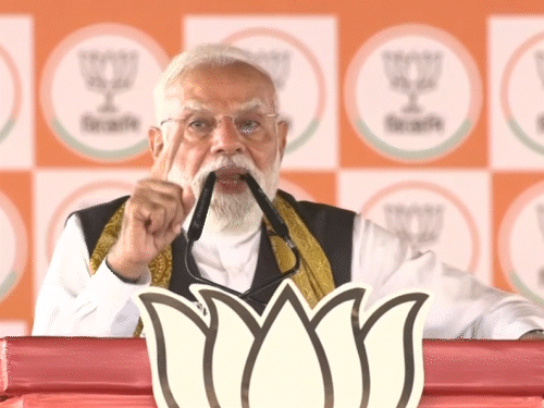 મોદીએ કહ્યું- TMCએ યુવાનોના સપના કચડી નાખ્યા:બંગાળના યુવાનો સાથે દગો કર્યો, PMએ મમતા પર કર્યા પ્રહાર