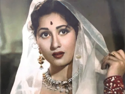 ‘ધુરંધર’ સ્ટાર મધુબાલાની જિંદગી મોટા પડદે કંડારશે!:સંજય લીલા ભણસાલીની ફિલ્મ માટે સારા અર્જુનનું નામ ચર્ચામાં; 2026ના અંતમાં શૂટિંગ શરૂ થશે