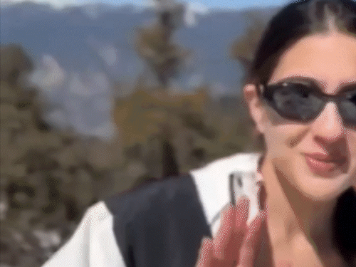 સારા અલી ખાનનો પહાડી અંદાજ:ઉત્તરાખંડમાં 18 કિમીનું ટ્રેકિંગ કર્યું, બરફવર્ષા વચ્ચે તંબુમાં રાત વિતાવી; પહાડી ભોજનનો સ્વાદ માણ્યો સારા અલી ખાનનો પહાડી અંદાજ:ઉત્તરાખંડમાં 18 કિમીનું ટ્રેકિંગ કર્યું, બરફવર્ષા વચ્ચે તંબુમાં રાત વિતાવી; પહાડી ભોજનનો સ્વાદ માણ્યો