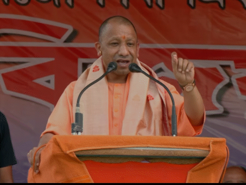 યોગીએ કહ્યું-અમારે ત્યાં રસ્તાઓ પર કોઈ નમાઝ પઢી શકતું નથી:માફિયાઓની સંપત્તિ ગરીબોમાં વહેંચી દઈએ છીએ; આસામમાં પ્રથમ રેલી