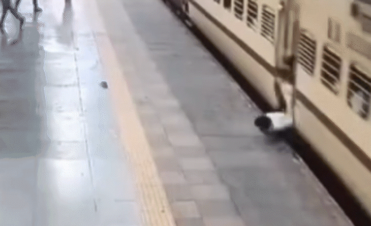 5 સેકન્ડમાં 5 વાર ટ્રેન-પ્લેટફોર્મ વચ્ચે ઢસડાયો યુવક:ભોપાલ સ્ટેશન પર ચાલુ ટ્રેનમાં ચડતી વખતે અકસ્માત, મૃત્યુ; બિહારનો રહેવાસી હતો