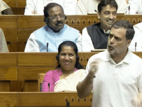 રાહુલ ‘આર્ટિસ્ટ’ બન્યા, જાદુગરનો કિસ્સો સંભળાવ્યો:મારી અને PMની પત્ની નથી બોલતા જ સાંસદો ખડખડાટ હસ્યા; નડ્ડાએ ખડગેને સીડી ઉતરવામાં મદદ કરી; સંસદની ટોપ-7 મોમેન્ટ્સ