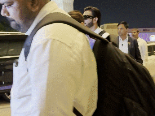 પ્રેગ્નન્સી જાહેર કર્યા પછી પહેલીવાર જોવા મળી દીપિકા પાદુકોણ:રણવીર પ્રોટેક્ટિવ મોડમાં દેખાયો; પત્નીની પાછળ હાથ રાખીને ભીડથી બચાવતો જોવા મળ્યો