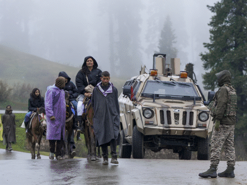 પહેલગામ હુમલાની વર્ષગાંઠ પહેલા કાશ્મીરમાં સુરક્ષામાં વધારો:22 એપ્રિલે લશ્કરના આતંકવાદીઓએ 26 લોકોની હત્યા કરી હતી