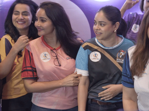 ટીવી એક્ટ્રેસિસના ખભે બેડમિન્ટન ટીમની જવાબદારી:ઇન્ડિયન પ્રો બેડમિન્ટન લીગમાં 8 ટીમો વચ્ચે જંગ જામશે; હરભજન સિંહ ગેમની કમાન સંભાળશે