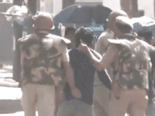 નોઈડામાં સતત બીજા દિવસે પોલીસ સાથે ઝપાઝપી, પથ્થરમારો:વિવિધ જગ્યાએ ફ્લેગ માર્ચ, 300ની ધરપકડ; સરકારે કર્મચારીઓનો પગાર વધાર્યો નોઈડામાં સતત બીજા દિવસે પોલીસ સાથે ઝપાઝપી, પથ્થરમારો:વિવિધ જગ્યાએ ફ્લેગ માર્ચ, 300ની ધરપકડ; સરકારે કર્મચારીઓનો પગાર વધાર્યો