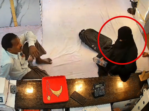 અયોધ્યામાં બુરખો પહેરીને લૂંટ કરનાર છોકરી હિન્દુ નીકળી:રમકડાની પિસ્તોલ બતાવીને 3.6 લાખનો સોનાનો હાર લૂંટ્યો, બોયફ્રેન્ડ સાથે બાઇક પર ભાગી ગઈ હતી