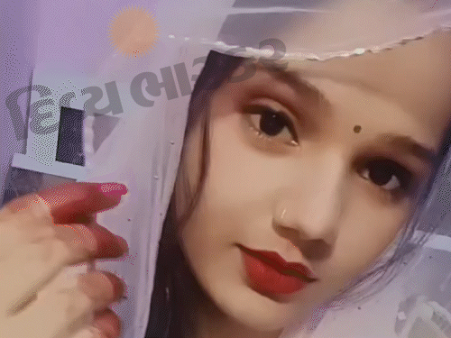 બુરખામાં લૂંટ કરનારી આરોપી યુવતીની પહેલી તસવીર સામે આવી:પોલીસનો દાવો- અયોધ્યામાં જ્વેલરી લૂંટીને બોયફ્રેન્ડ સાથે ભાગી જવાની ફિરાકમાં હતી