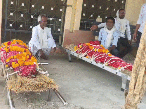 એક ચિતા પર બે સહેલીના અંતિમ સંસ્કાર:જેઠીબાઈની વિદાયના આઘાતમાં ભીખીબાઈએ 5 કલાકમાં પ્રાણ છોડ્યા; સાથે મરવાનું વચન પૂરું કર્યું; રાજસ્થાનની ભાવુક કહાની