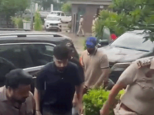 ‘ટટીરી’ ગીત વિવાદમાં બાદશાહે માફી માંગી:મહિલા આયોગ સમક્ષ હાજર થયો, 50 દીકરીઓના શિક્ષણની જવાબદારી ઉઠાવી