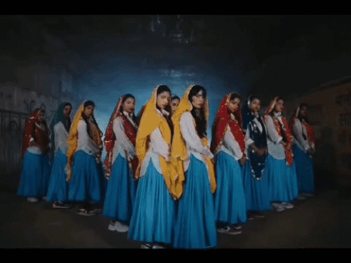 વિવાદ બાદ બાદશાહનું ‘ટટીરી’ ગીત રી-રિલીઝ:વાંધાજનક દ્રશ્યો અને લિરિક્સ પર કાતર ચલાવી; 3 FIR અને મહિલા આયોગની ફટકાર બાદ ફેરફાર કરાયો