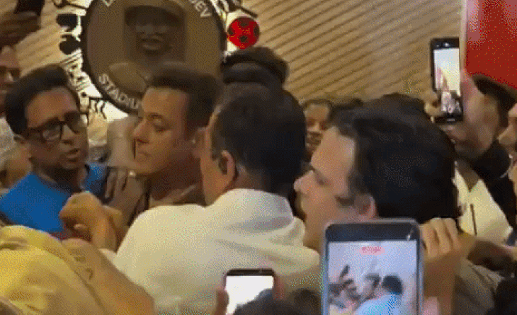 પ્રેસિડેન્ટ કપનું ઉદ્ઘાટન કરવા પહોંચ્યો સલમાન ખાન:કડક સુરક્ષા હોવા છતાં ભીડે ઘેરી લીધો, ધક્કામુક્કી વચ્ચે બહાર નીકળવા માટે ભારે મુશ્કેલી ઉઠાવવી પડી