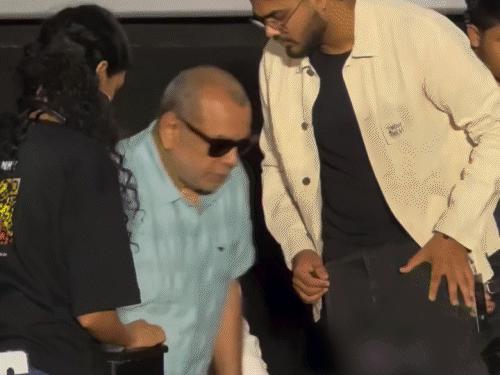 ‘ભૂત બંગલા’ના ટ્રેલર લોન્ચમાં સર્જાયો ‘રિયલ હોરર’ સીન!:પ્રિયદર્શન અને પરેશ રાવલ સ્ટેજ પર પડતા-પડતા બચ્યા; અક્ષયે રમુજી અંદાજમાં સ્થિતિ સંભાળી