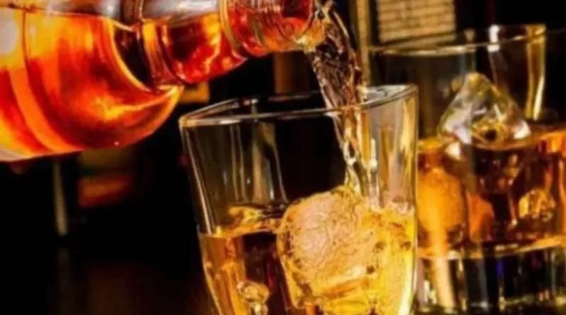 Breaking News : કેમિકલથી નકલી દારૂ બનાવતી મિની ફેક્ટરી પર પોલીસના દરોડા, જુઓ વીડિયો