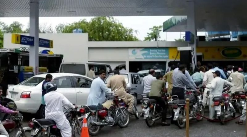 યુદ્ધની અસરઃ પાકિસ્તાની મંત્રીઓને 6 મહિના પગાર નહીં:2 દિવસ પહેલાં પેટ્રોલ પર 137 રૂપિયા વધ્યા, વિરોધ બાદ 80 રૂપિયા ઘટાડ્યા