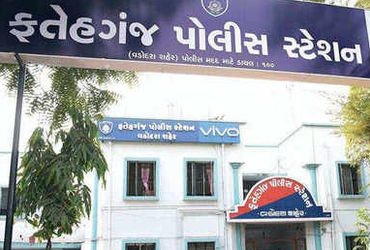 AAPપાર્ટીના વોર્ડ નં.૨ના ઉમેદવારની માલિકીના ઢાબા પરથી દારૃ પકડાયો