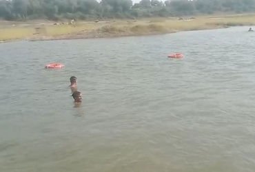 આણંદ: મહીસાગર નદીમાં નહાવા પડેલા વેટરનરી કોલેજના 4 વિદ્યાર્થીઓ ડૂબ્યા, બેના કરૂણ મોત
