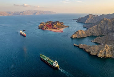 પ્રશ્ન તે છે કે ‘સ્ટ્રેઈટ્સ’ છે કોની ? : ઈરાન અને અમેરિકા બંને તેના ઉપર પોતાનો દાવો કરી રહ્યા છે