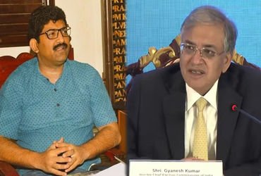 CEC જ્ઞાનેશ કુમાર અને IAS અધિકારી વચ્ચે ચાલુ બેઠકમાં માથાકૂટ, પછી ચોંકાવનારી કાર્યવાહી