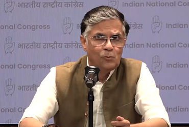 કોંગ્રેસ નેતા પવન ખેડાને મોટી રાહત: ‘પાસપોર્ટ વિવાદ’માં હાઈકોર્ટે ધરપકડ પર લગાવી રોક, આસામ CMના પત્નીએ નોંધાવી હતી FIR