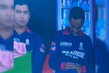 IPL 2026: રાજસ્થાન રોયલ્સ મોટા વિવાદમાં, ડગઆઉટમાં મેનેજર ફોન વાપરતા ઝડપાયા