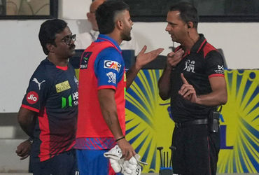 IPLમાં CSK-DCની મેચમાં અમ્પાયર્સ સાથે માથાકૂટ, ગ્લવ્સ ન બદલવા દેતા નીતિશ બાખડ્યો