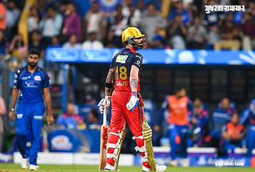 VIDEO: ફિફ્ટી ફટકાર્યા બાદ ગુસ્સાથી લાલચોળ થયો વિરાટ કોહલી, ફેકી દીધા ગ્લવ્સ અને  હેલ્મેટ