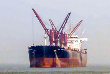 હોર્મુઝ સ્ટ્રેટ વિવાદ: ક્રૂડ ઓઇલ 100 ડૉલરને પાર, મંદી-મોંઘવારીનો ખતરો; ખાતરની ચિંતા પણ વધી હોર્મુઝ સ્ટ્રેટ વિવાદ: ક્રૂડ ઓઇલ 100 ડૉલરને પાર, મંદી-મોંઘવારીનો ખતરો; ખાતરની ચિંતા પણ વધી